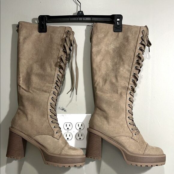 Sexy Tan High Heeled Combat Boots. Size 12. - Picture 1 of 9